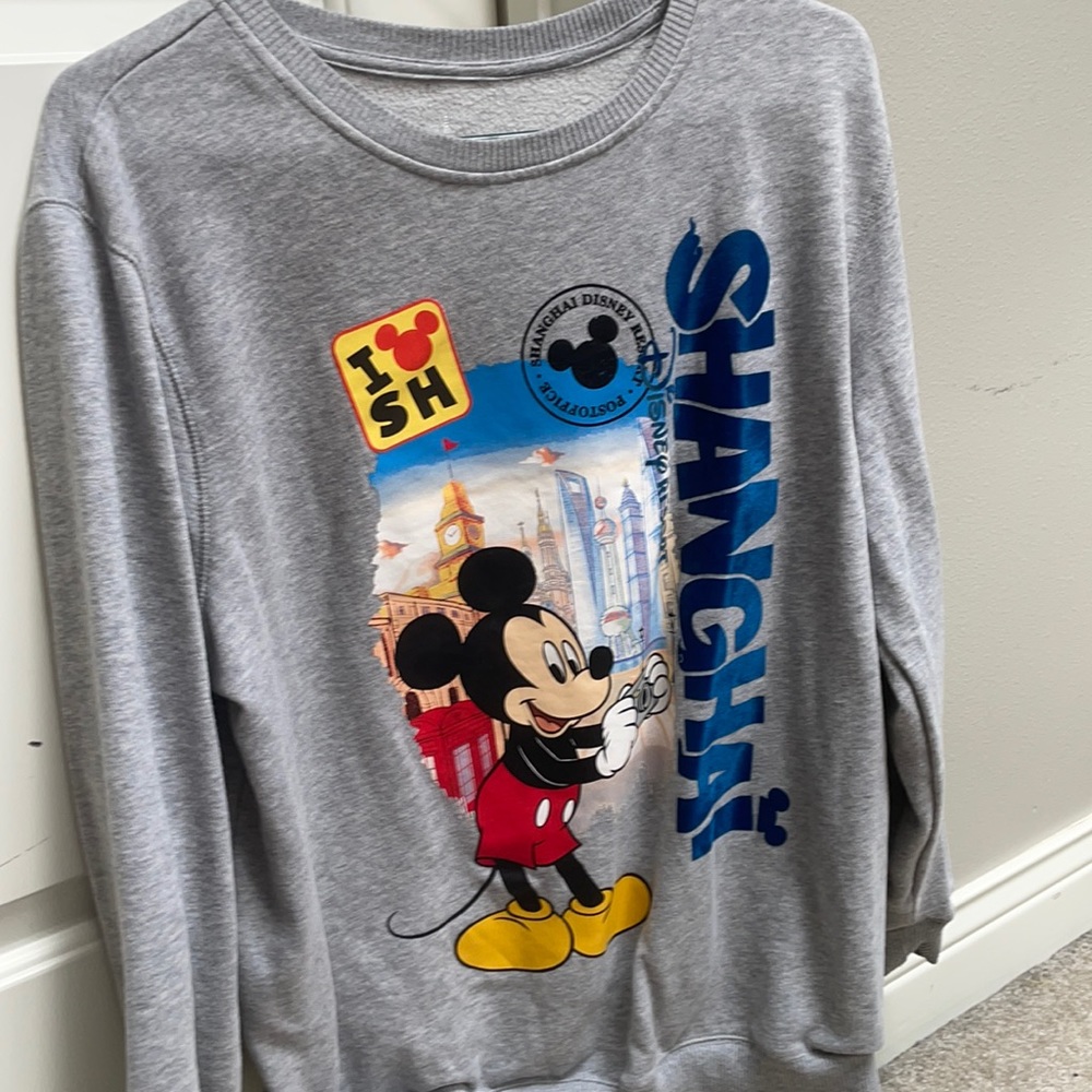 Men’s Disney Shanghai crew neck sweatshirt